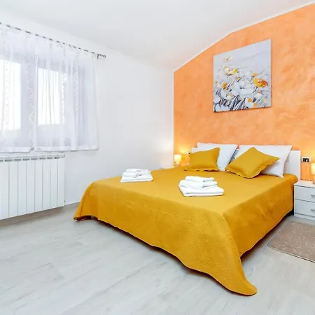 Comfort Karla Apartment *